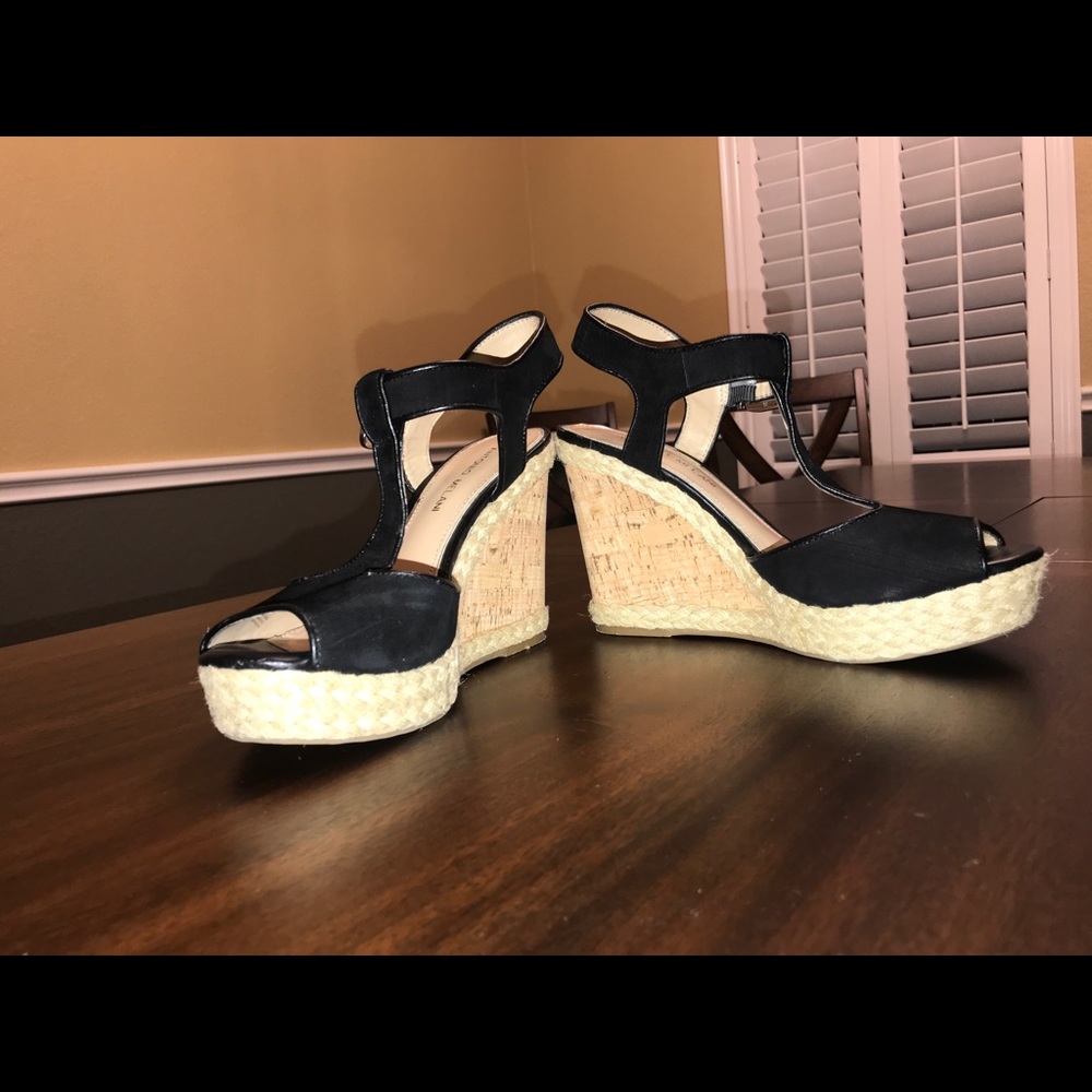 Black wedges